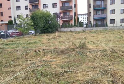 Teren de 1000 mp, în Tractorul - 5