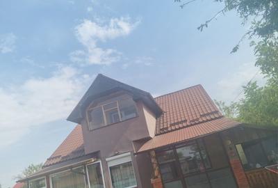 Casă cu 4 camere în Central - 2
