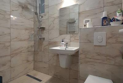 Casă cu 8 camere cu Teren 2594 Mp în Vest