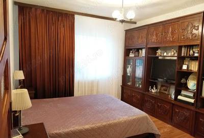 Casă cu 6 camere în Motru - 1