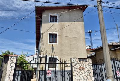 Casă individuală cu 8 camere în Parcul Carol