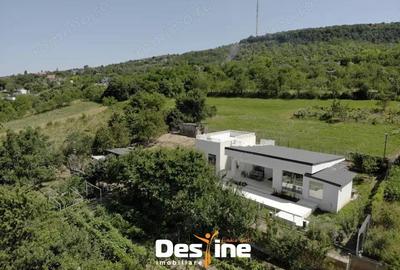 Comision 0% - Casa sustenabila 240 mp cu design futurist, in natura
