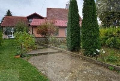 Casa de vanzare, cu 6 camere, 160 mp, zona Barcani