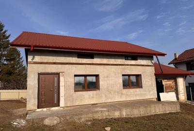 Casă cu 4 camere în Central - 1