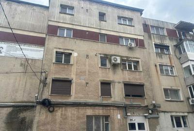 Apartament cu 4 camere decomandat în Central - 2