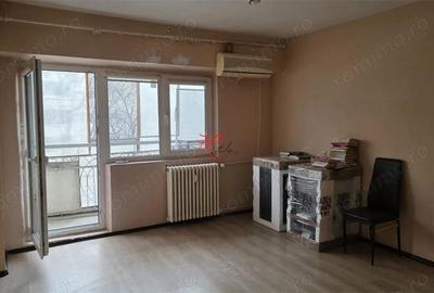 Garsonieră decomandată în Splaiul Unirii