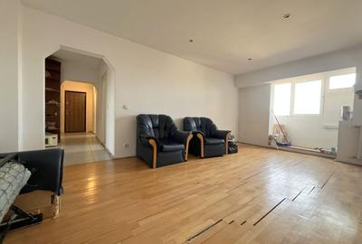 Apartament cu 4 camere decomandat în Complex Studențesc