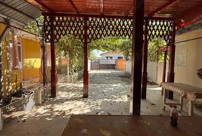 Casă cu 4 camere cu Teren 922 Mp în Central - 1