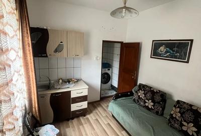 Inchiriez garsoniera locuit comercial - 3