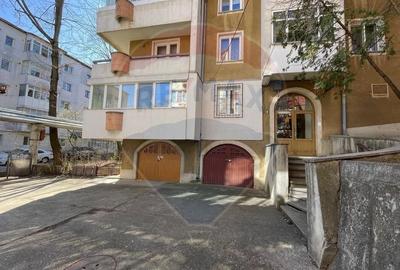 Apartament cu 4 camere decomandat, mobilat în Ultracentral