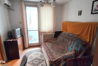 Apartament cu 3 camere semidecomandat, mobilat în Ozana