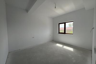 Duplex cu 5 camere cu Canalizare în Chișoda - 2