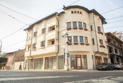 Casă individuală cu 15 camere cu Canalizare în Polonă