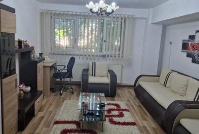 Apartament cu 3 camere decomandat în Central - 1