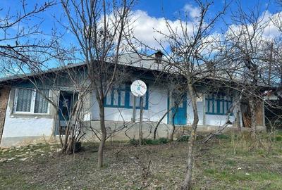 Vand casa batraneasca in comuna Suceveni,Jud Gl - 3