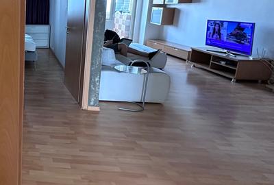 Victoriei - Mihalache .Bloc 1983,Apartament 3 camere