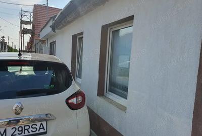 Vand casa cu gradina