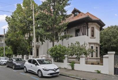 Casă individuală cu 10 camere cu Canalizare în Aviatorilor - 1
