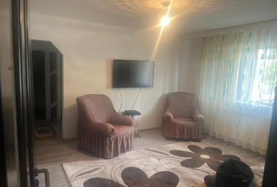 Apartament cu 2 camere semidecomandat, mobilat în Craiovița Nouă