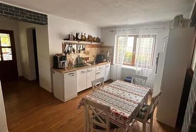Alzza Real Estate  Casa de vanzare Spicului, aproape de statia de autobuz, cu g - 8
