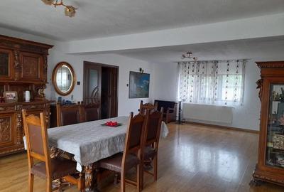 Casă cu Teren 500 Mp în Central - 2