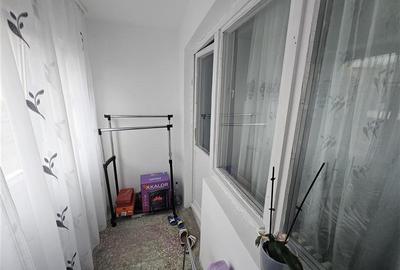 Apartament cu 3 camere semidecomandat, mobilat în Micro III - 12