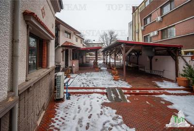 Casă cu 14 camere cu Teren 1268 Mp în Central - 2