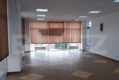 Spatiu comercial, 110 mp, etajul 1, vitrina, zona Burdujeni