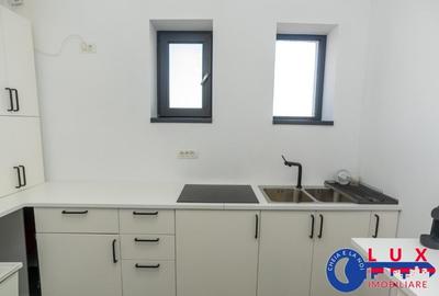 Spațiu comercial, de 30 mp, în Central - 9