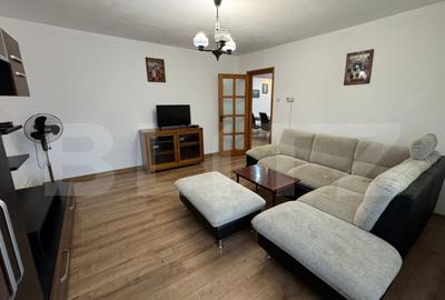 Apartament cu 3 camere, zona Dumbrava - 1
