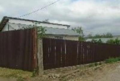 Casă cu 5 camere cu Teren 598 Mp în Târgu Bujor - 1