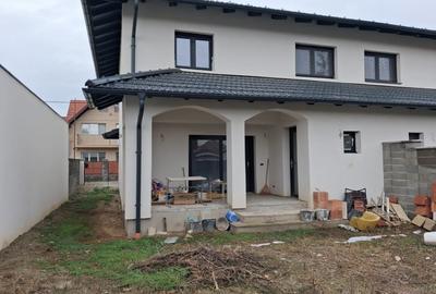 Duplex cu 4 camere cu Teren 247 Mp în Plopi - 3