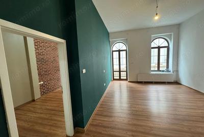 Spațiu comercial, de 55 mp, în P-ța Unirii - 9