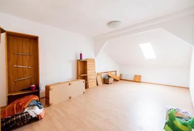 Casă individuală cu 5 camere cu Canalizare în Central - 2