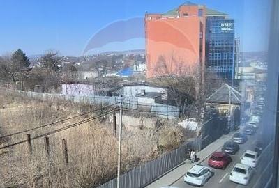 Spațiu comercial, de 202.35000610352 mp, în Central - 33