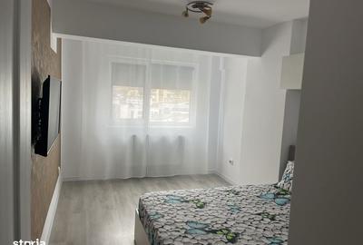 Apartament cu 3 camere semidecomandat în Păcurari