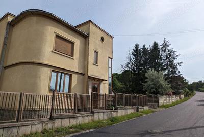 Casa de Vis de vanzare in Brad Spatiu, Liniste si Confort in apropierea Centrului! Casa de Vis de vanzare in Brad Spatiu, Liniste si Confort in apropierea Centrului! - 2