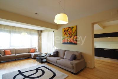 Apartament cu 3 camere semidecomandat, mobilat în Herăstrău