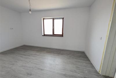 Casă cu 4 camere cu Teren 450 Mp în Vișani - 3