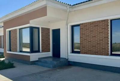 Casă cu 4 camere cu Teren 400 Mp în Ferme - 12