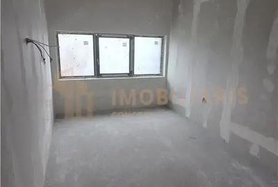 Apartament cu 3 camere decomandat în Central - 1