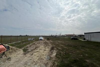 Teren de 8400 mp, în Central - 3