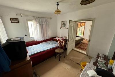 Casa si teren de vanzare in Tifesti - Sat Olesesti 30.000 Euro - 6