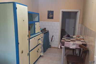 Casă cu 2 camere decomandat în Decebal - 5