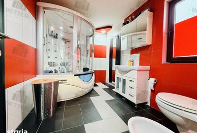Casă cu 5 camere cu Canalizare în Central - 3