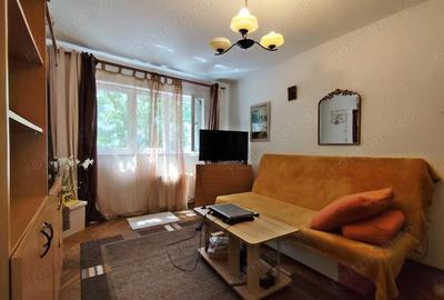 Apartament cu 3 camere semidecomandat în Nufărul