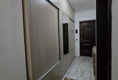 Apartament cu 3 camere decomandat în Tractorul - 11