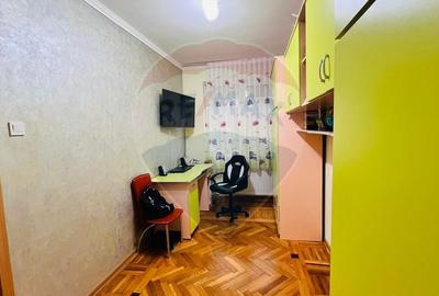 Apartament cu 3 camere semidecomandat, mobilat în Rogerius - 10