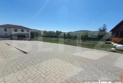 Casă cu 4 camere cu Teren 1500 Mp în Central - 1