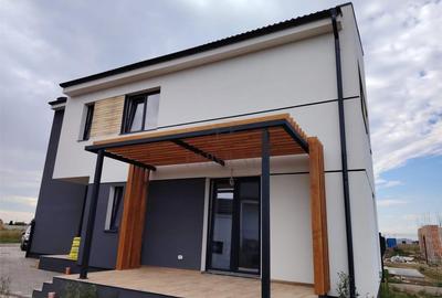 Casă cu 5 camere cu Teren 330 Mp în Moșnița Nouă